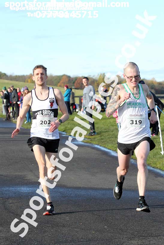 Senior men and women, Heaton Memorial 10k Road Race, Town Moor, Newcastle.  Photo: David T. Hewitson/Sports for All Pics